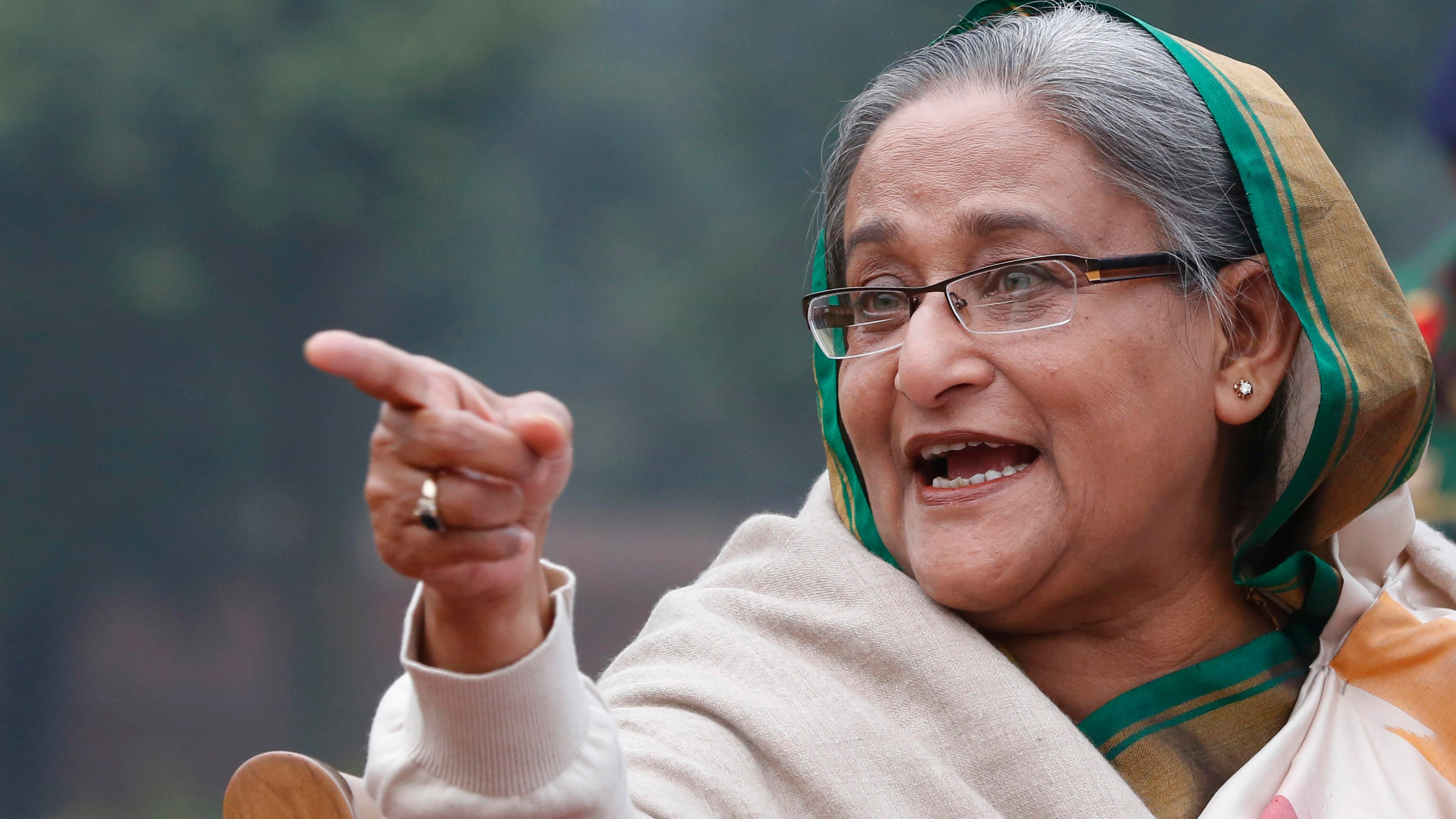 Rivolta in Bangladesh, la premier si dimette e fugge