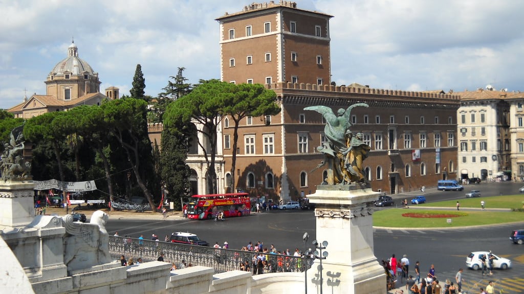 "Riaprire il balcone del Duce". Ma il Polo museale non vuole