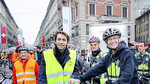 Le scelte concrete su parcheggi e trasporti contraddicono la linea verde