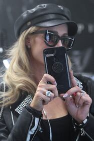 Paris Hilton shopping 1