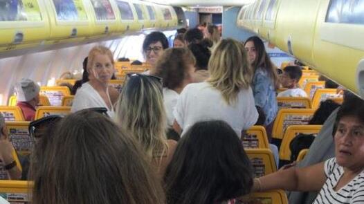 Ryanair, due sorelle si prendono a schiaffi e il volo parte in ritardo