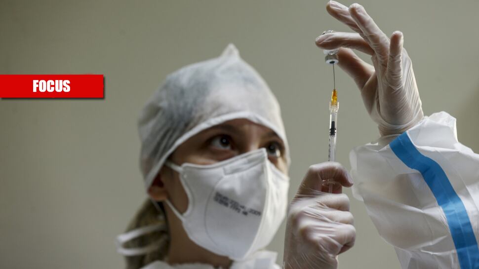 "Vaccinate anche chi ha avuto il Covid". Così crollano le teorie di Galli