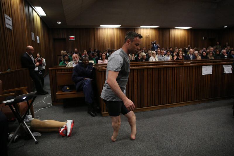 Pistorius sfila in aula senza protesi 5