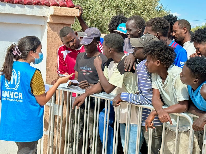 L'assedio al fortino dell'Onu a Zarzis per ottenere un documento e aiuti.