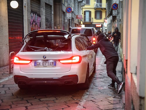 I vandali fanno il bis: saccheggi e assalti. Centosessanta fermati, l’80% minorenni