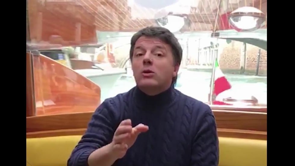 Renzi sui poveri dal motoscafo. Ex premier attaccato sui social