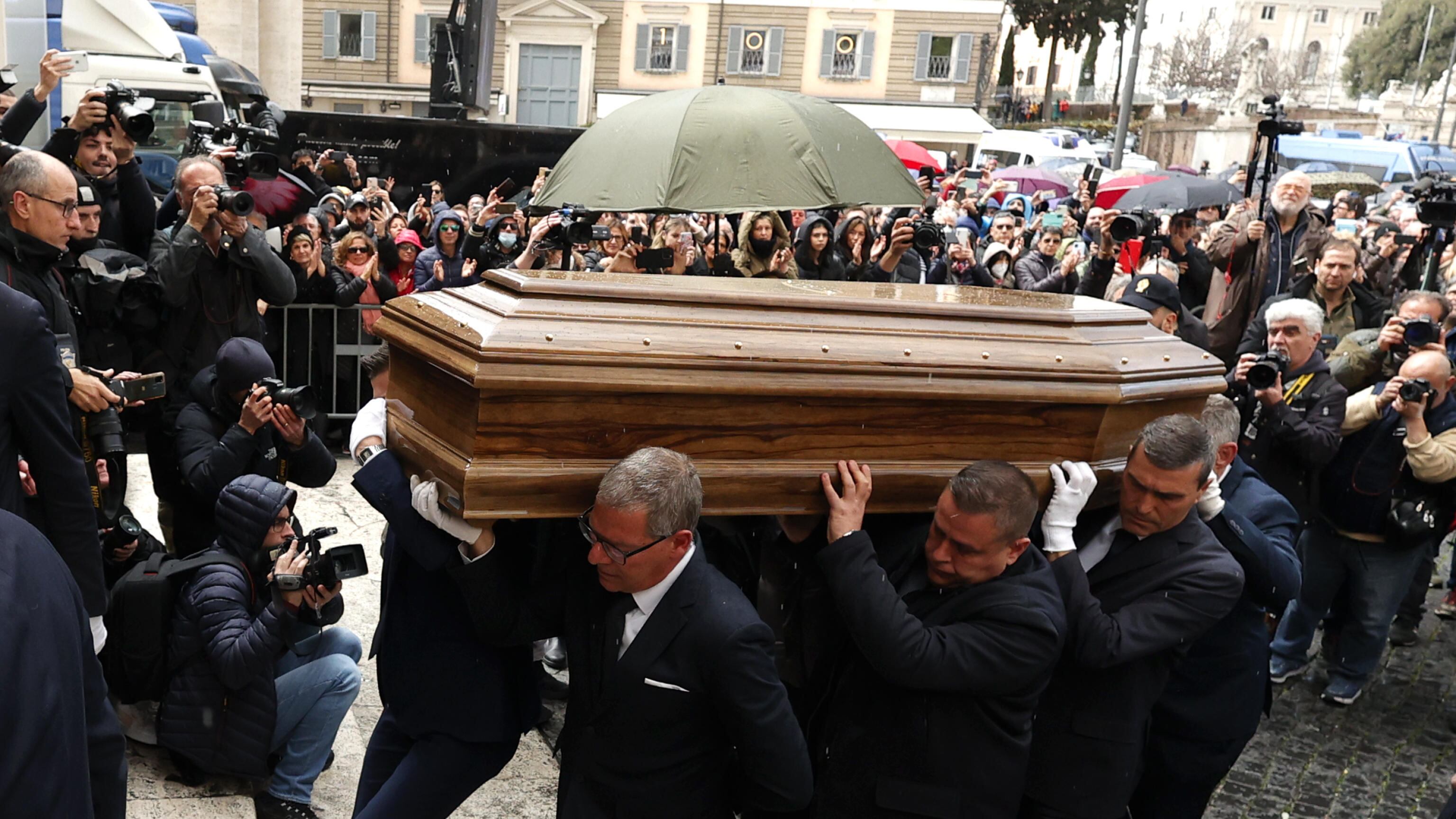 Maurizio Costanzo: ai funerali l'addio sulle note della storica sigla