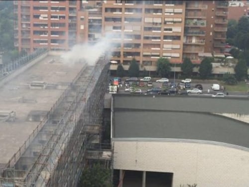 Milano, fiamme al rifugio dei clochard: 10 persone indagate