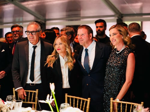 Meloni “sfila” a Milano. “La moda è la nostra seconda industria”