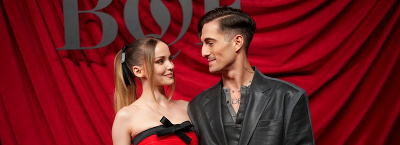 I Music Awards, l’invito al concerto, la proposta a casa: la storia d’amore tra Damiano David e Dove Cameron