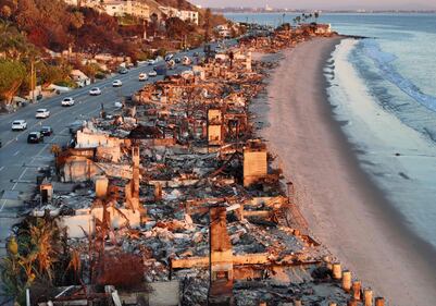 Le impressionanti immagini dall'alto della devastazione di Los Angeles 10