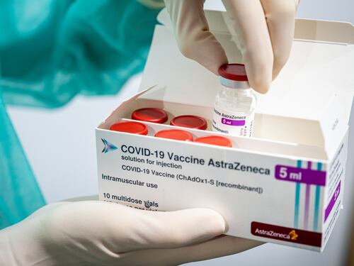 "Paghiamo troppo". Scandalo stipendi su Astrazeneca