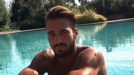 Uomini e Donne, ecco chi è il nuovo tronista gay