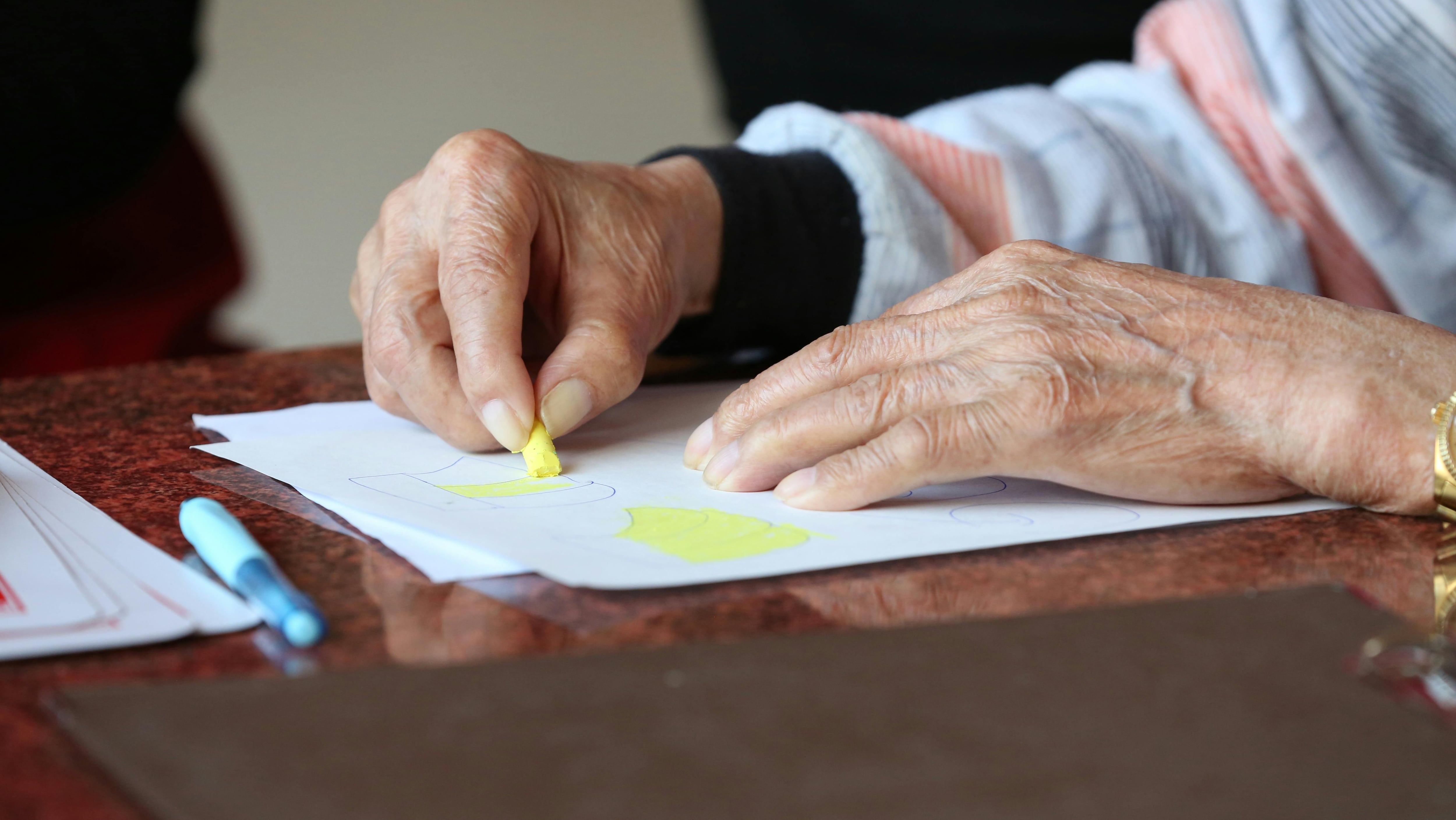 Alzheimer, il test che in pochi minuti diagnostica la malattia: scoperti l’81% dei casi senza sintomi