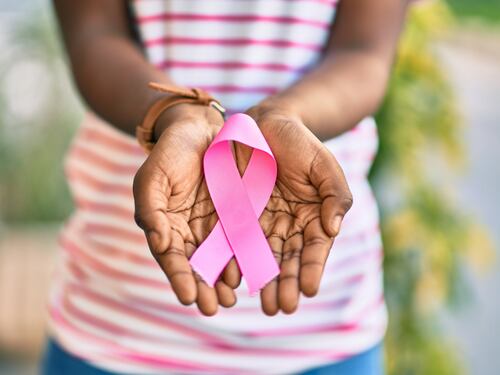 Cancro seno, il giuslavorista: "Rientro al lavoro tutelato da diritti specifici"