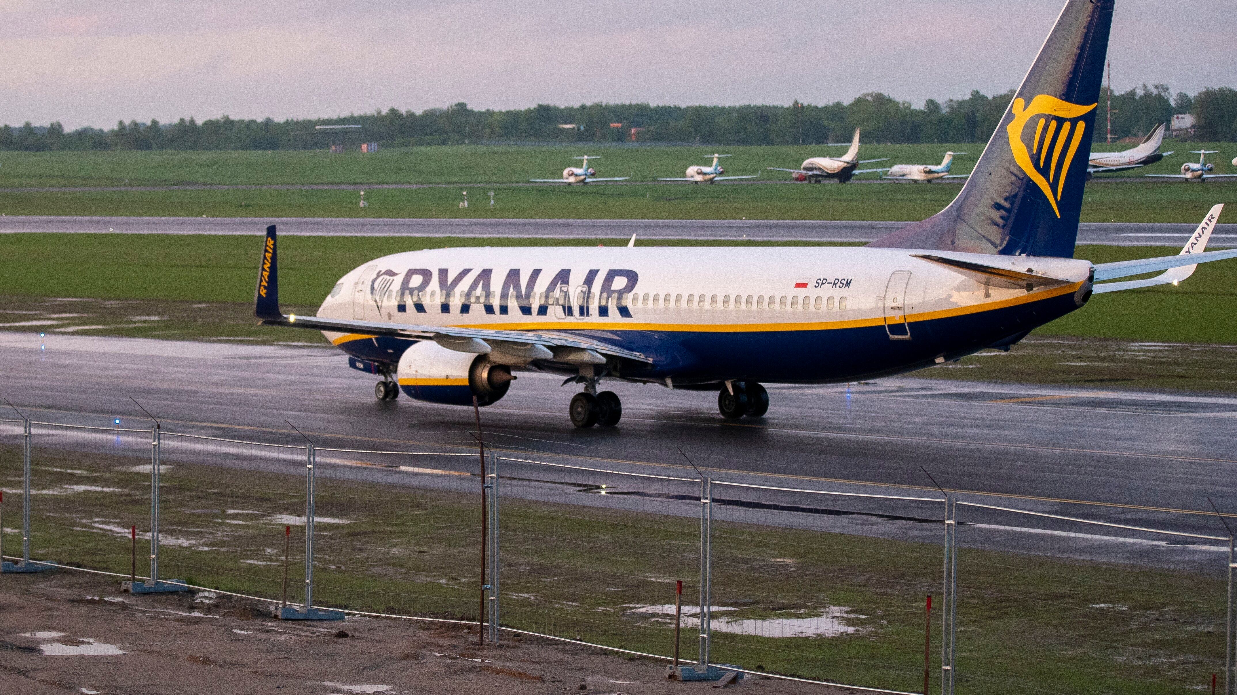 La Bielorussia dirotta un volo Ryanair. L'ira dell'Ue alla vigilia del vertice