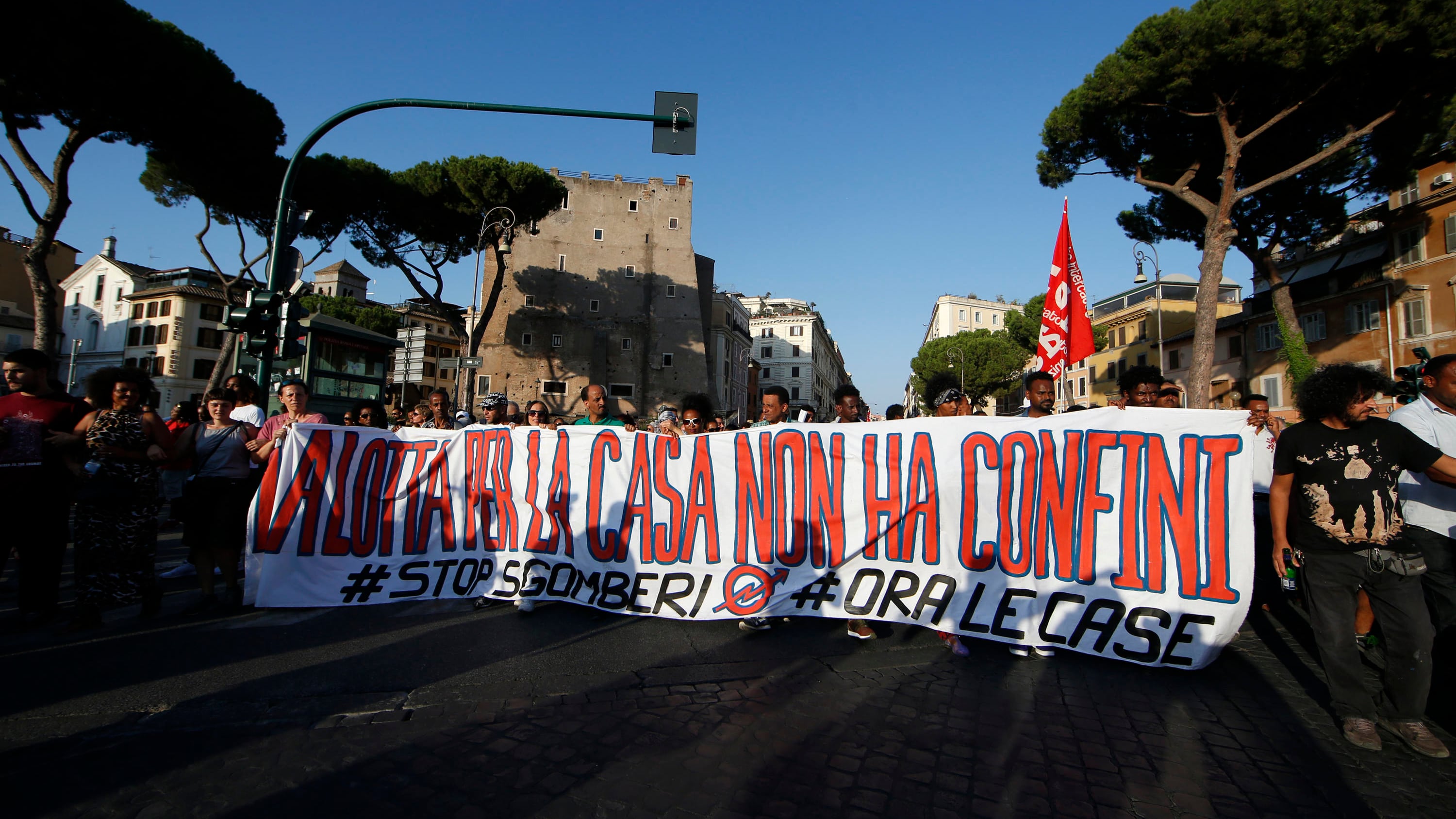 Via alla stretta sulla protezione umanitaria