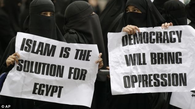 Viaggio nell'Europa del radicalismo islamico, grazie ai lettori del Giornale