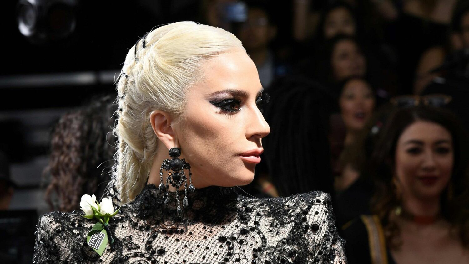 Lady Gaga sta male e annulla 10 concerti