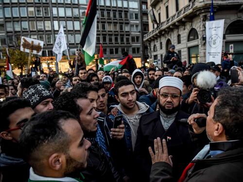 La «collera» islamica infiamma il centro di Milano
