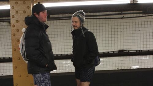 In metro senza pantaloni. È il No Pants Subway Ride 14