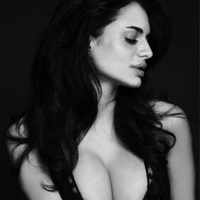 Cristina Del Basso: i selfie hot fanno impazzire Facebook 14