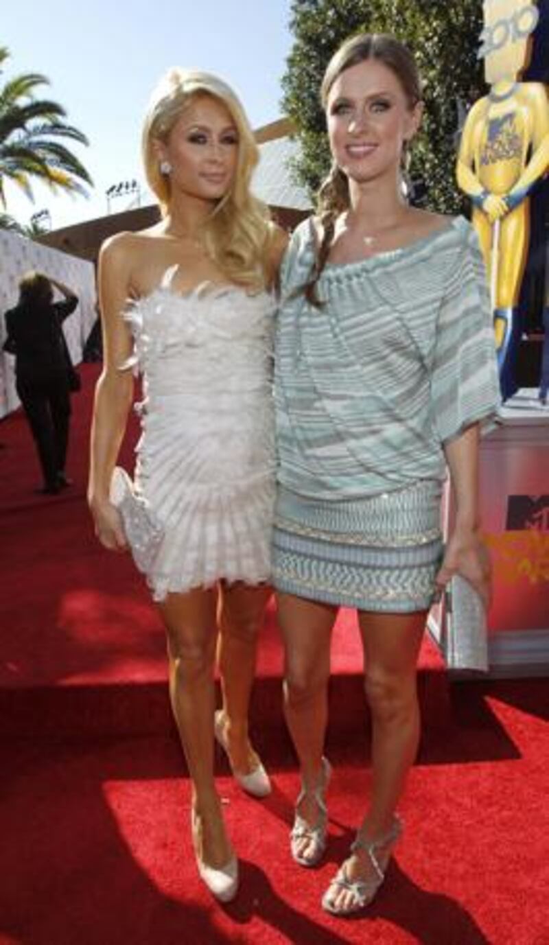 Nicky Hilton: abito bianco sexy ma sobrio per la sorellina di Paris  20