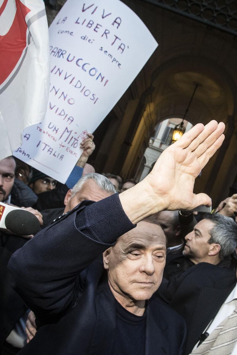Berlusconi tra i sostenitori a Palazzo Grazioli 6
