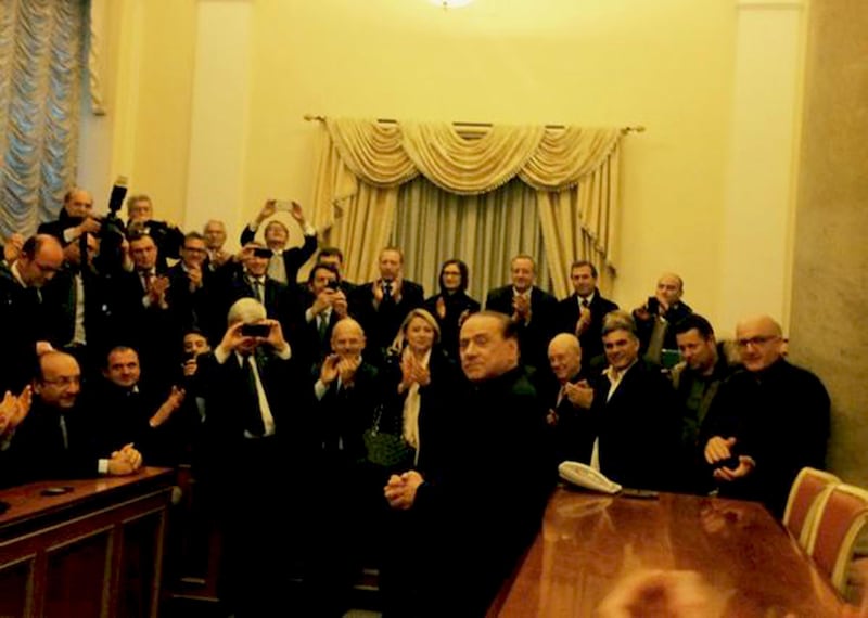 Berlusconi tra i sostenitori a Palazzo Grazioli 9