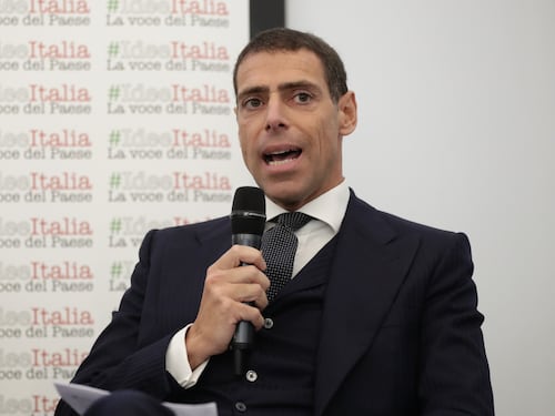 Calcio, formula caos. Con il boom di positivi partite già in bilico. Si rischia lo stop totale