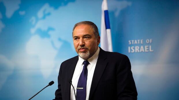 Israele, governo in bilico. Via il ministro della Difesa: "Resa ai terroristi di Gaza"