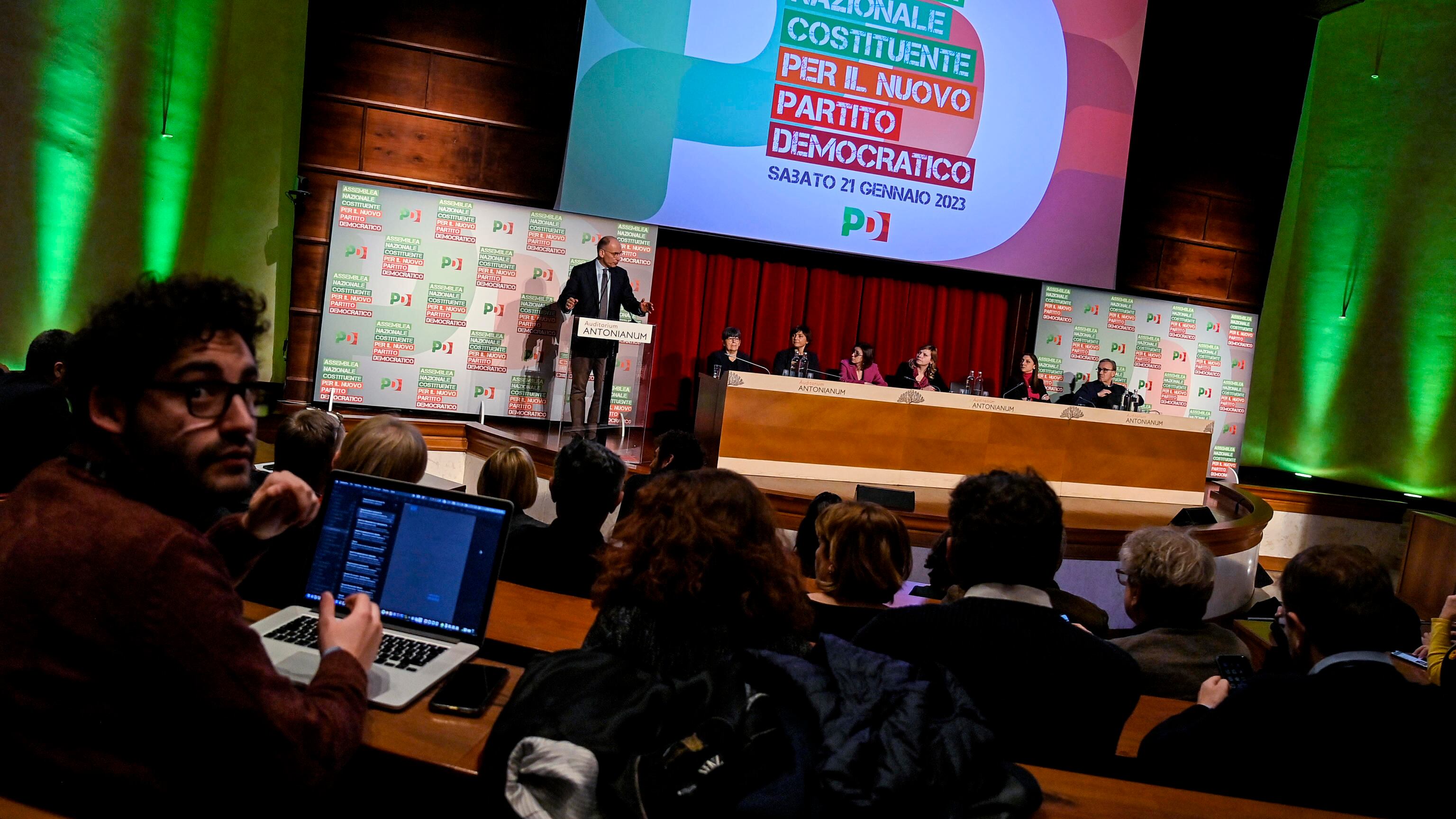 "Cambiamo nome", "Non se ne parla". Pd diviso pure sul "Padel"