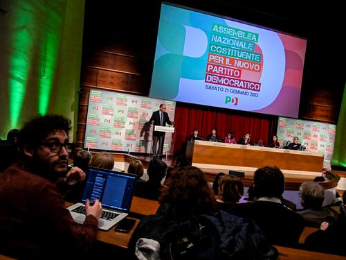 "Cambiamo nome", "Non se ne parla". Pd diviso pure sul "Padel"