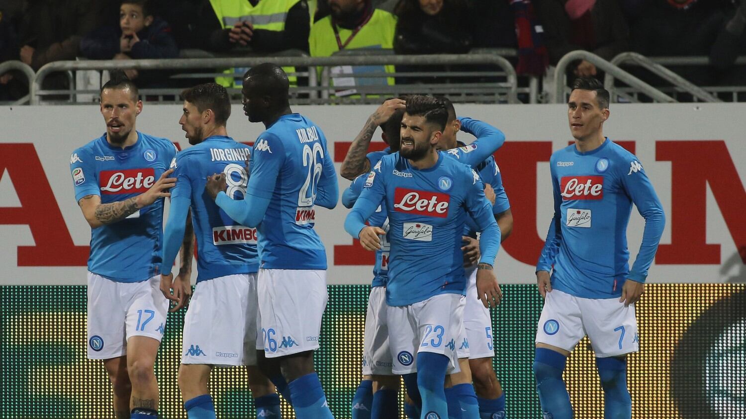 Il Napoli non sbaglia un colpo: secco 5-0 al Cagliari e a più quattro sulla Juventus