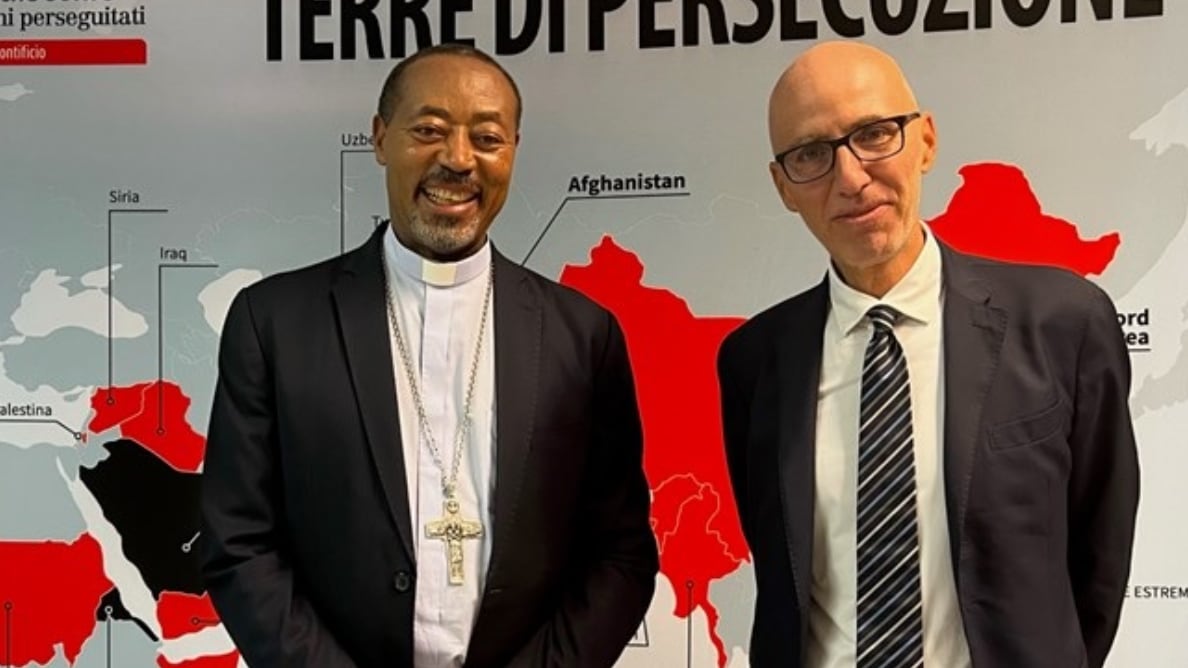 "Tutti vorrebbero restare". Il vescovo africano smentisce la narrazione pro-migranti
