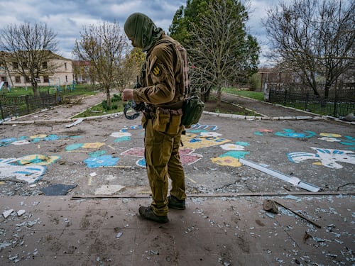 Fabbriche di armi, scuole, città: cosa c'è dietro la strategia sotterranea di Kiev