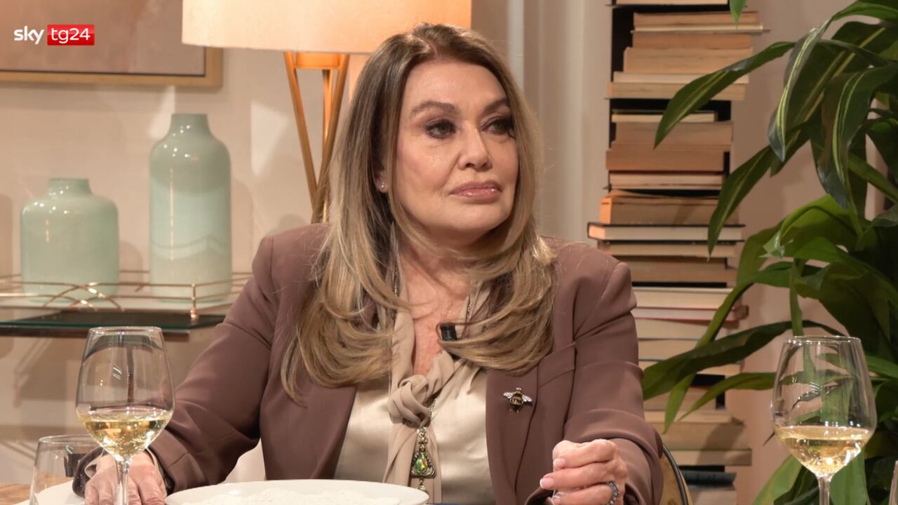 Veronica Lario si confessa. "Trattata da velina ingrata"