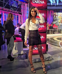 Giulia Salemi hot, nuda sotto l'asciugamano 20