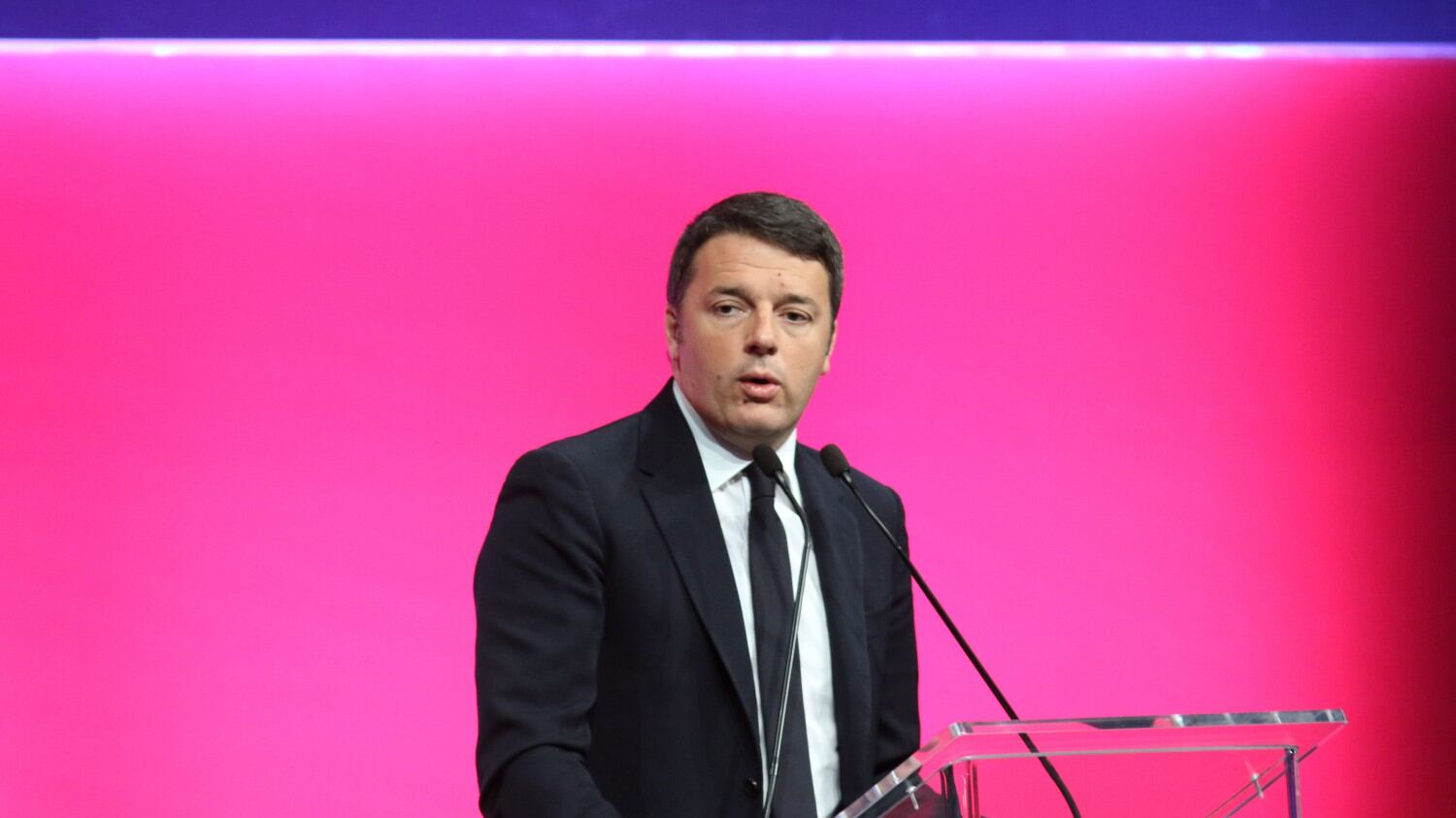 Renzi rottama se stesso: "Basta che governi il Pd"