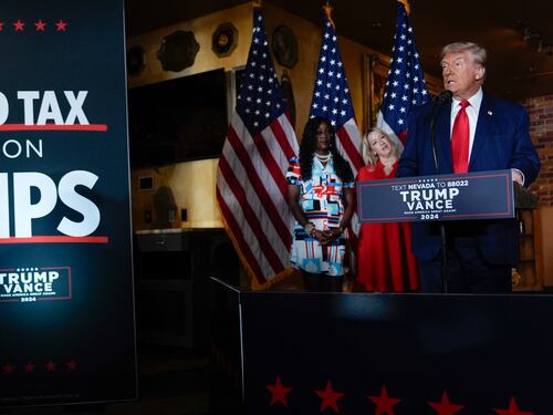 "Ci porterà alla guerra". E Donald Trump incolpa Kamala Harris (anche) per i migranti