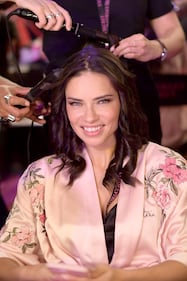 Adriana Lima a Shanghai per Victoria's Secret 2
