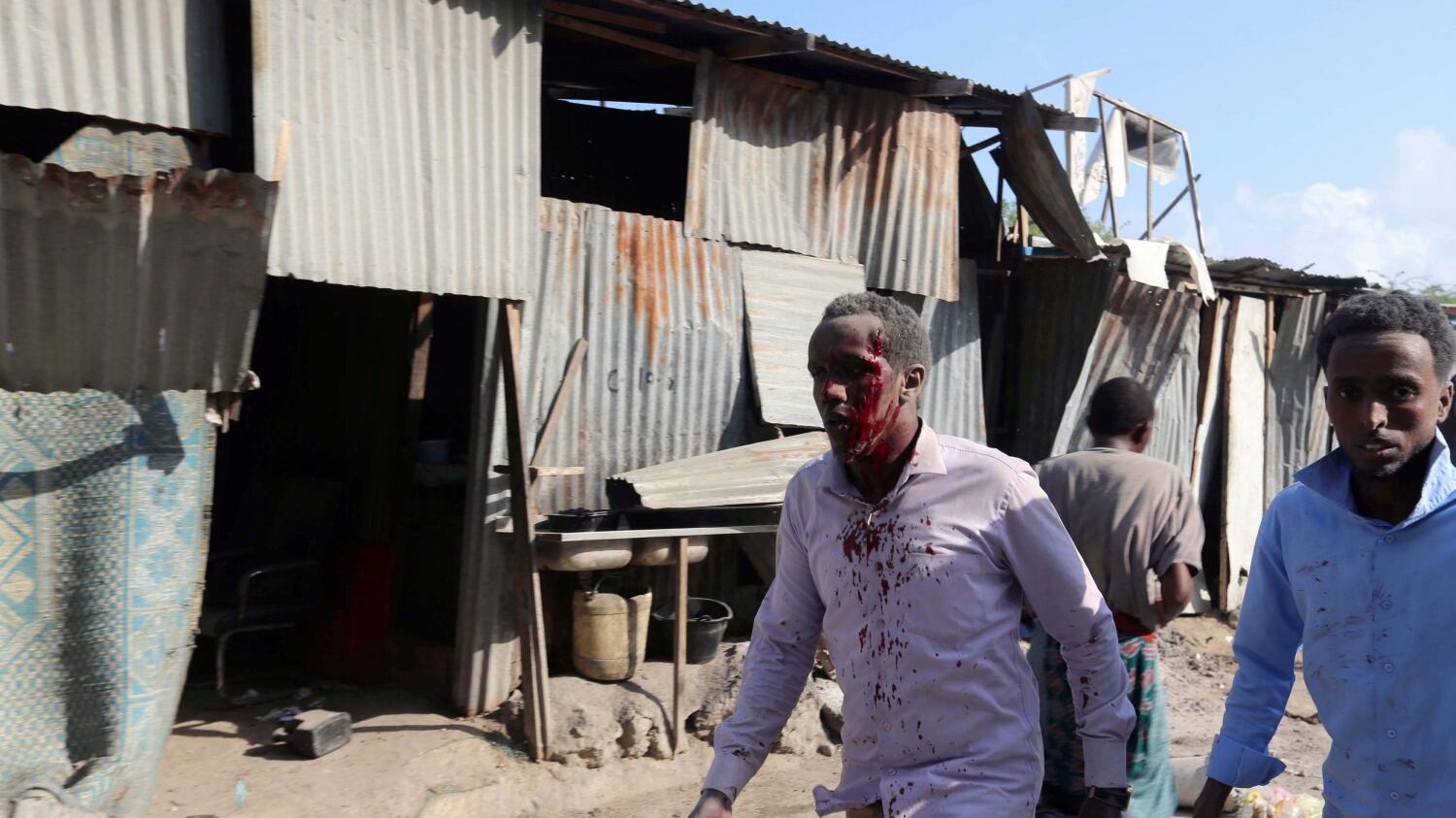 Mogadiscio, furia jihadista: un'autobomba fa 231 vittime