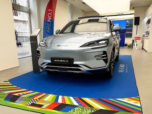 BYD Seal U, l'anteprima a Milano: ecco allestimenti e prezzi