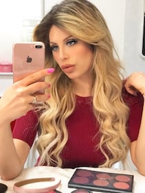 Paola Caruso, scollatura hot su Instagram 3
