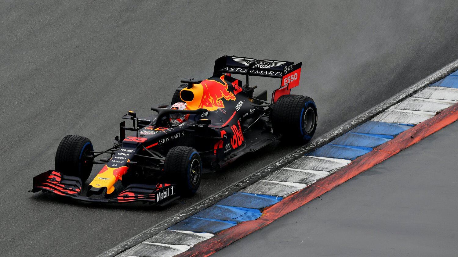 Formula Uno, spettacolo e caos ad Hockenheim. A vincere è Verstappen