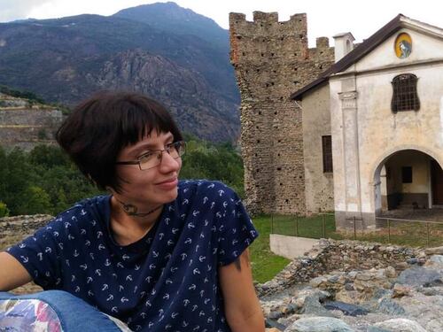 Rifugiata russa accoltella barista "Mi stava molestando" Ma la verità è un'altra...