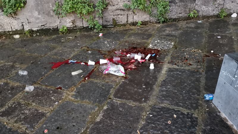 Napoli, sangue tra rifiuti e siringhe a Porta Capuana 2