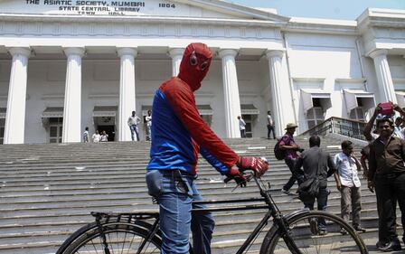 Lo Spiderman indiano a caccia di voti 6