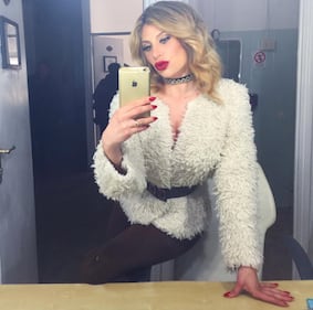Paola Caruso, scollatura mozzafiato 6