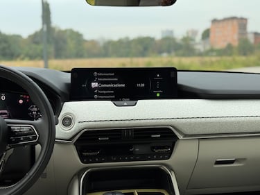 Mazda CX-60 PHEV: la gallery della rinnovata suv giapponese 17